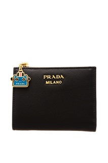 Черный кошелек с золотистым логотипом Prada