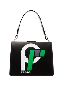 Черная сумка с крупным логотипом Prada