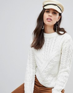 Асимметричный вязаный джемпер с узором косичка и круглым вырезом Liquorish - Белый