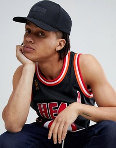 Бейсболка Mitchell & Ness hybrid 110 - Черный