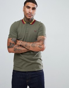 Поло из пике цвета хаки с контрастной отделкой Fred Perry - Зеленый