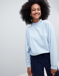 Светло-синий oversize-свитшот с высоким воротом Monki - Синий