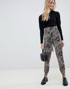 Свободные брюки со звериным принтом ASOS DESIGN - Черный