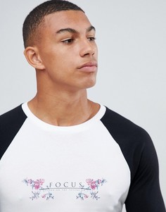 Обтягивающий лонгслив с рукавами реглан и надписью focus ASOS DESIGN - Белый