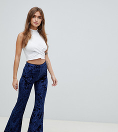 Бархатные расклешенные брюки ASOS DESIGN Petite - Темно-синий