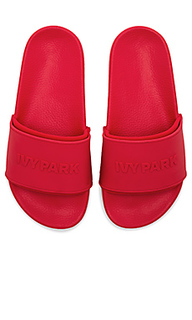 Embossed logo slider - IVY PARK