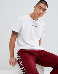 Белая футболка с вышивкой на груди DC Shoes - Белый