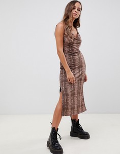 Платье-комбинация миди со свободным воротом и змеиным принтом ASOS DESIGN - Мульти