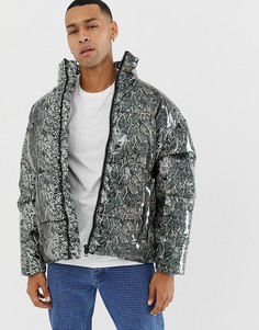 Серая дутая куртка со змеиным принтом ASOS DESIGN - Серый
