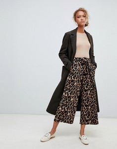 Укороченные брюки с завязками на поясе и леопардовым принтом New Look - Коричневый