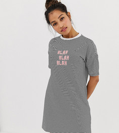 Платье-футболка мини в полоску с принтом blah ASOS DESIGN Petite - Мульти
