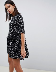 Свободное платье мини с оборкой на талии и принтом ASOS DESIGN - Мульти