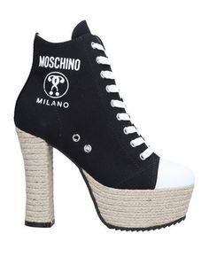Полусапоги и высокие ботинки Moschino