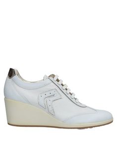 Низкие кеды и кроссовки Geox