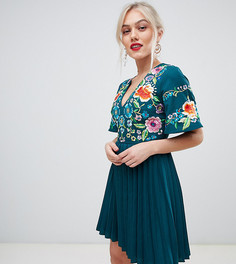 Платье мини с плиссированной юбкой и вышивкой ASOS DESIGN Petite - Зеленый
