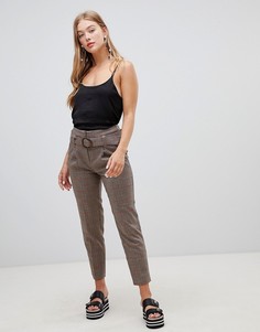 Суженные книзу брюки в клетку с поясом New Look - Коричневый