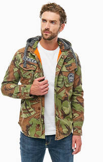 Куртка с камуфляжным принтом и нашивками Superdry