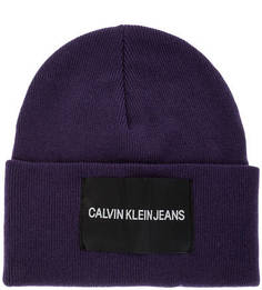 Фиолетовая шапка с нашивкой Calvin Klein Jeans