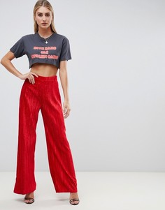 Красные бархатные брюки с широкими штанинами и плиссировкой PrettyLittleThing - Красный