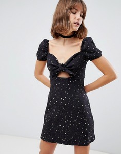 Чайное платье с принтом звезд и завязкой Glamorous - Черный