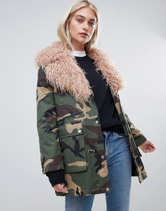 Куртка с камуфляжным принтом и искусственным мехом ASOS DESIGN - Мульти