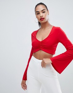 Красный кроп-топ с V-образным вырезом и расклешенными рукавами PrettyLittleThing - Красный