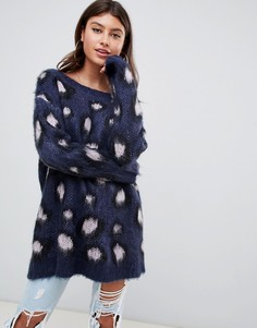 PrettyLittleThing fluffy oversized jumper in leopard - Мульти