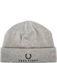 Серая шапка с вышивкой на отвороте Fred Perry