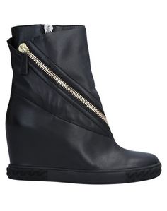 Полусапоги и высокие ботинки Casadei