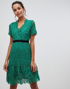 Кружевное платье с контрастным поясом Liquorish - Зеленый