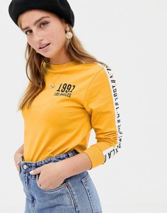 Лонгслив горчичного цвета с надписью New Look 1991 - Желтый