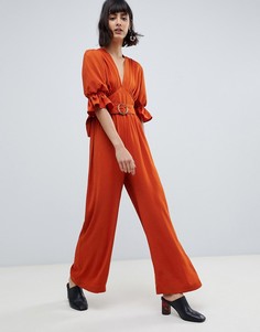 Комбинезон со сборкой и ремнем ASOS DESIGN - Коричневый