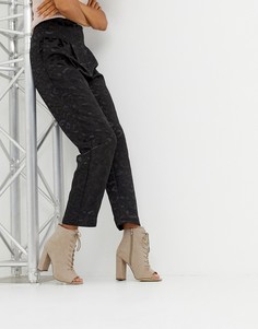 Ботинки на блочном каблуке и шнуровкой New Look - Коричневый