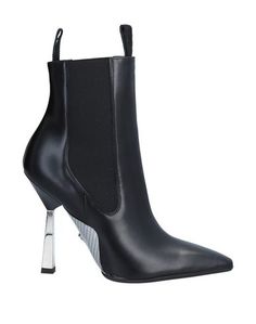Полусапоги и высокие ботинки Versace