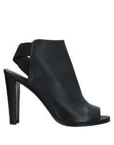 Сандалии Stuart Weitzman