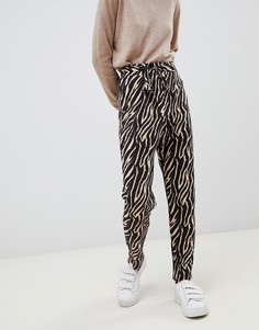 Брюки с тигровым принтом и ремнем ASOS DESIGN - Мульти