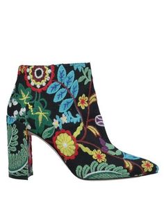 Полусапоги и высокие ботинки Stuart Weitzman