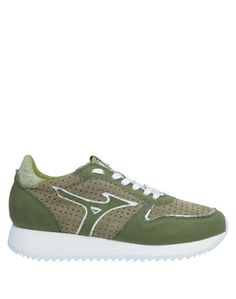Низкие кеды и кроссовки Mizuno