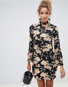 Свободное платье с цветочным принтом QED London - Черный