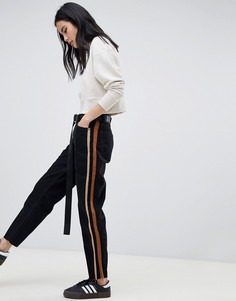 Джинсы в винтажном стиле с полосками по бокам Bershka - Черный