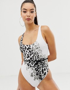 Монохромный слитный купальник с анималистичным принтом и поясом ASOS DESIGN - Мульти