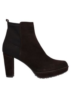 Полусапоги и высокие ботинки Stuart Weitzman