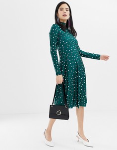 Зеленое платье миди с принтом в горошек Monki - Зеленый