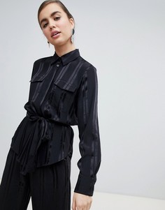 Черная атласная блузка в полоску Monki - Черный