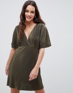 Чайное платье мини с запахом и плиссировкой ASOS DESIGN - Зеленый