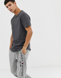 Темно-серая футболка с круглым вырезом и контрастным кантом по бокам Tommy Hilfiger - Серый