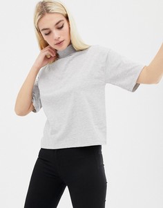 Серая футболка с короткими рукавами и высоким воротом ASOS DESIGN - Серый