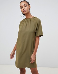Свободное платье мини цвета хаки с присборенным воротом Boohoo - Зеленый