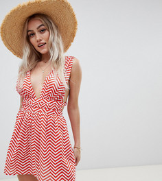 Красный пляжный сарафан в греческом стиле с шевронным принтом ASOS DESIGN Petite - Мульти