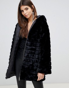 Черная двусторонняя дутая куртка с искусственным мехом Lipsy - Черный